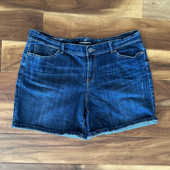 Liz Claiborne Classic Fit Denim Shorts size 14 - Picture 1 of 3